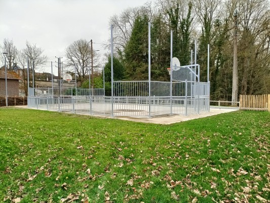 Omnibus | Rugles, l’Île aux Ados